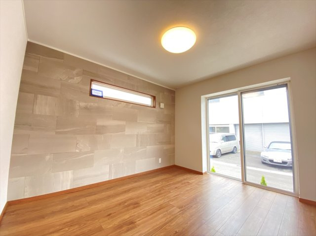 【洋室】 | 新座市大和田5丁目　未入居一戸建住宅　(志木本店) | 1階洋室／南東向きの開放的な室内です。