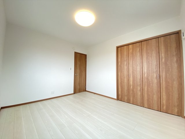 【洋室】 | 新座市大和田5丁目　未入居一戸建住宅　(志木本店) | 3階洋室(7帖)／2面採光でやさしい自然光が部屋の隅々まで行き渡ります。