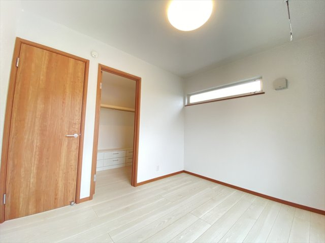 【洋室】 | 新座市大和田5丁目　未入居一戸建住宅　(志木本店) | 3階洋室(5.2帖)／室内ホスクリーン設置済みなので急な雨でも安心