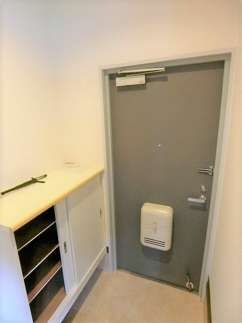 サンライズ西川の玄関