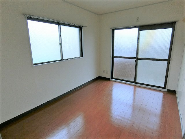 サンライズ西川の居間・リビング