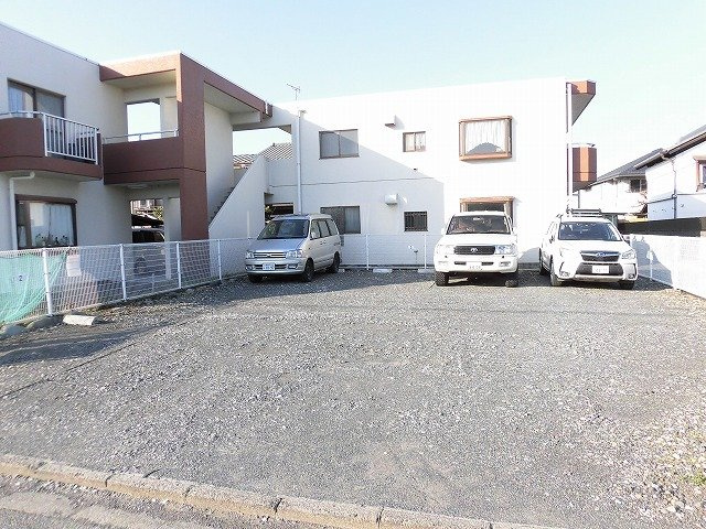 サンライズ西川の駐車場