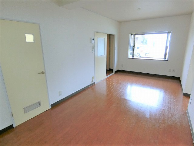 サンライズ西川の居間・リビング