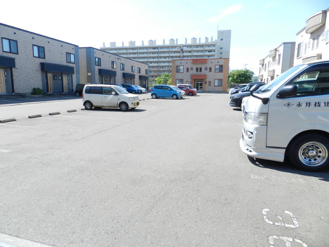 東町グレイスタウンＥの駐車場