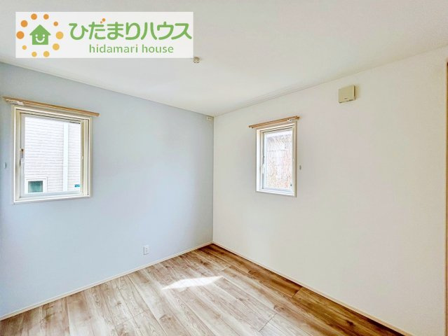 【洋室】 | 土浦市おおつ野８丁目　中古戸建 | お掃除しやすく、清潔感を保てるのでダニも発生しにくいフローリング♪