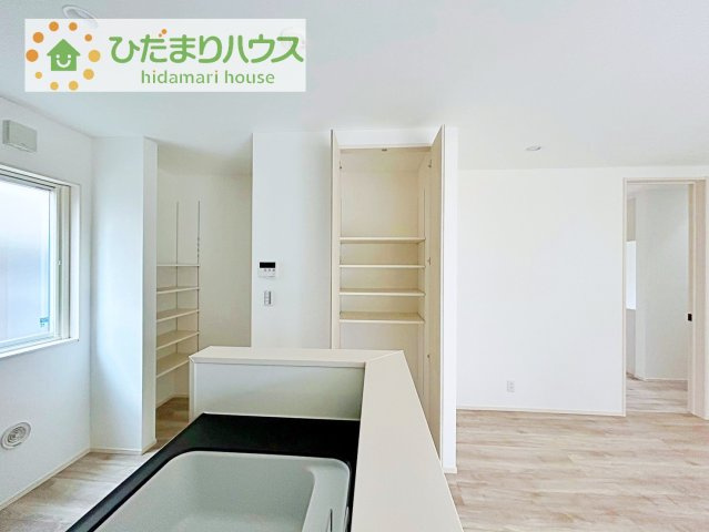 【収納】 | 土浦市おおつ野８丁目　中古戸建 | 掃除機や買い溜めしたい日用品をしまうのに便利です！