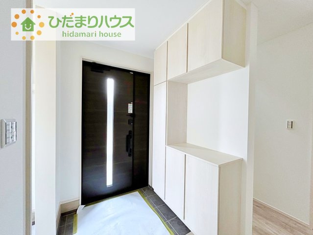 【玄関】 | 土浦市おおつ野８丁目　中古戸建 | 玄関がひろいので親子で並んで仲良く靴が履けますね(^^)/