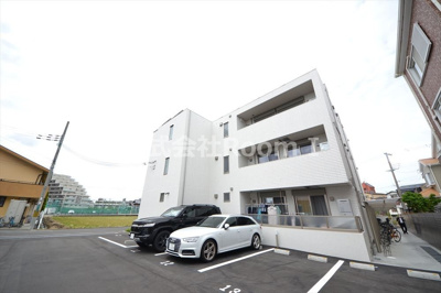 【駐車場】 | ＡＳＴＯＲＩＡ三国ケ丘・旭化成ヘーベルメゾンHEBEL HAUS | 車をお持ちの方に嬉しい駐車場付きの物件です