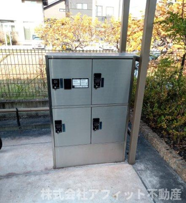 【エントランス】 | アダージオ | 宅配ボックス