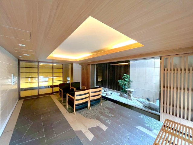 ◆ペット飼育可◆室内リフォーム済み◆叡電「一乗寺」駅徒歩７分◆南東角住戸◆プラウド京都白川通のエントランス|エントランスホール