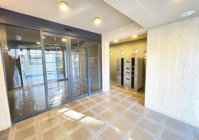 ヴェラハイツ白鷺のエントランス|ゆとりのあるエントランスです