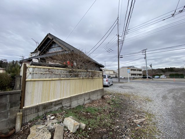 七栄　店舗の駐車場
