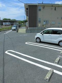 サニーフラット青鳥の駐車場
