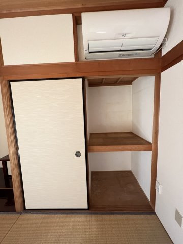 新屋敷貸家の収納