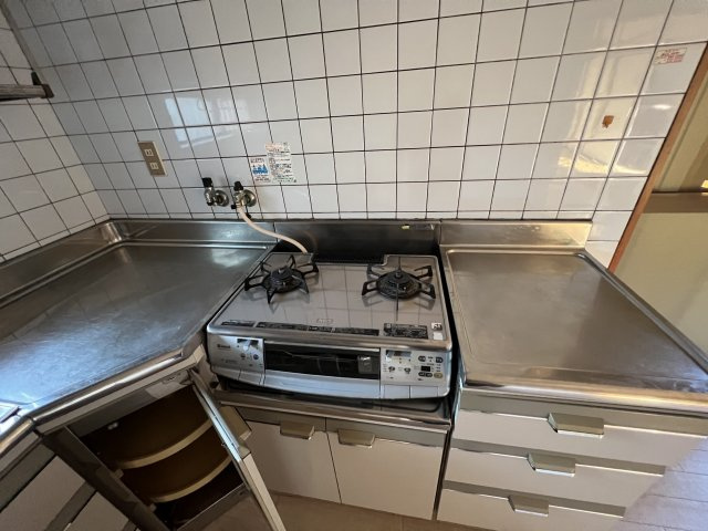 新屋敷貸家のキッチン