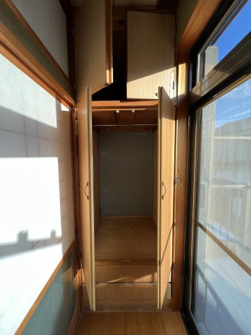 新屋敷貸家の収納