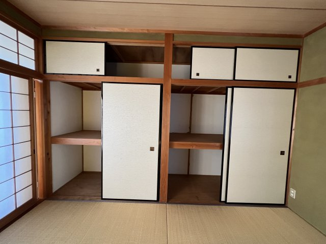 新屋敷貸家の収納