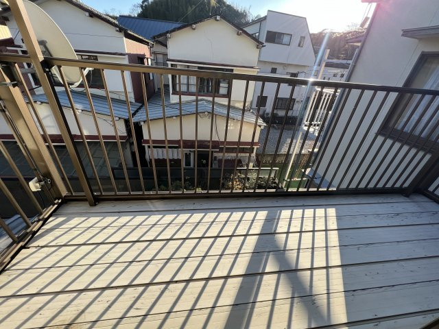 新屋敷貸家のバルコニー