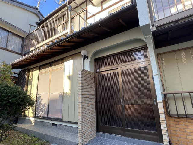 新屋敷貸家のエントランス