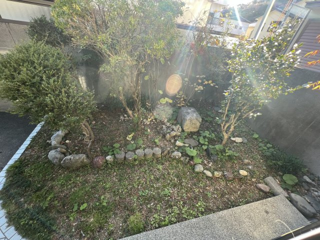 新屋敷貸家の庭