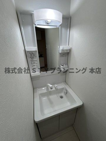 仲介手数料０円！第1三駒ハイツの独立洗面台