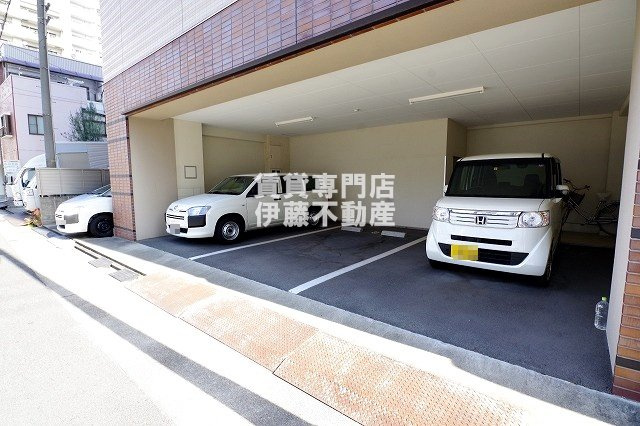 Proudearの駐車場