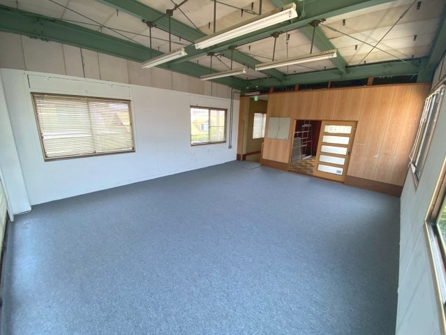 熊味町事務所店舗の内装