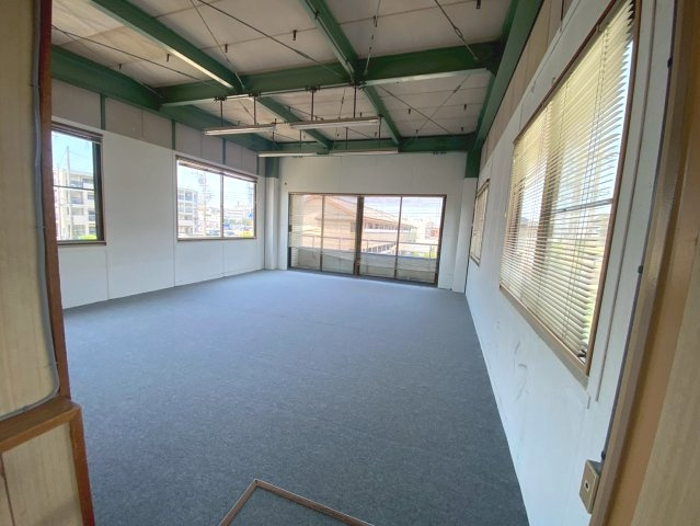 熊味町事務所店舗の内装