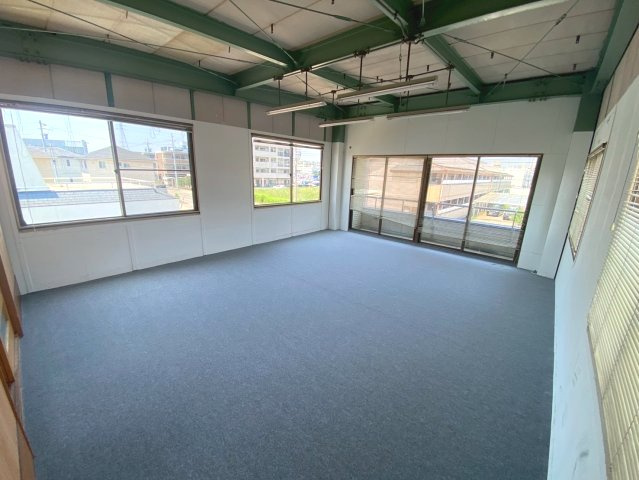 熊味町事務所店舗の内装