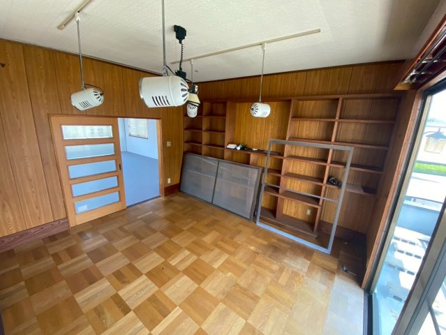 熊味町事務所店舗の内装