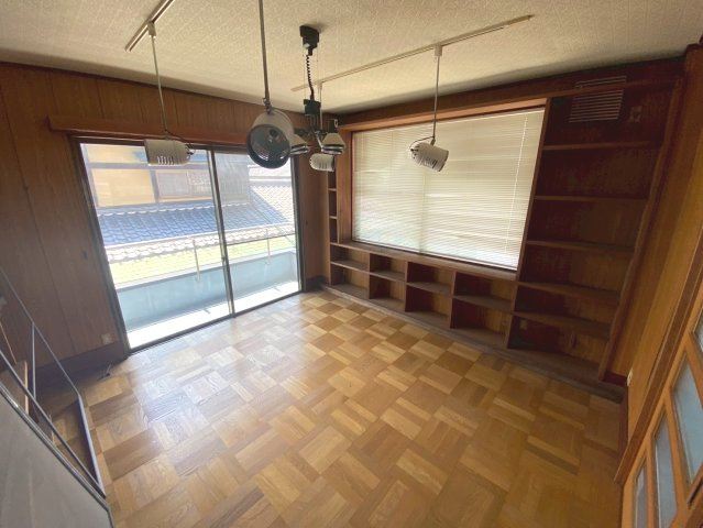 熊味町事務所店舗の内装