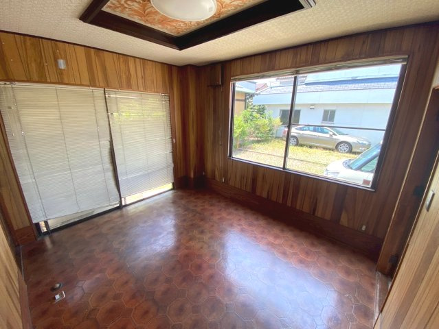 熊味町事務所店舗の内装