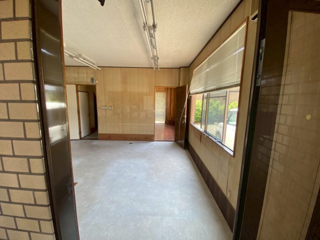 熊味町事務所店舗の内装