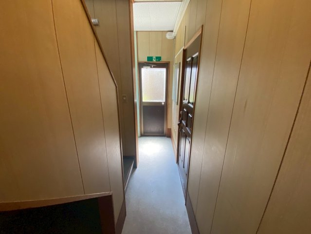 熊味町事務所店舗の内装