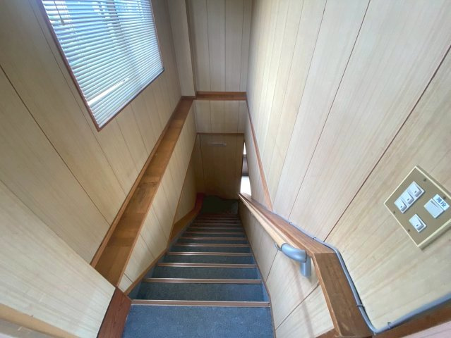 熊味町事務所店舗の内装