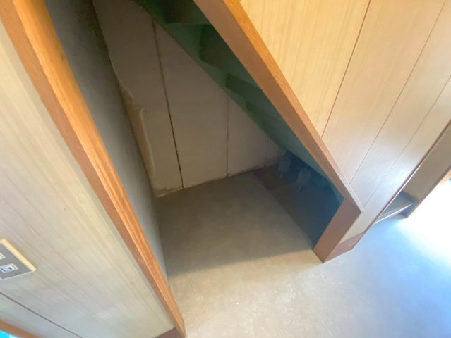 熊味町事務所店舗の内装