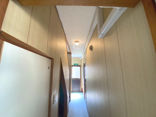 熊味町事務所店舗の内装