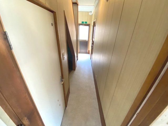 熊味町事務所店舗の内装