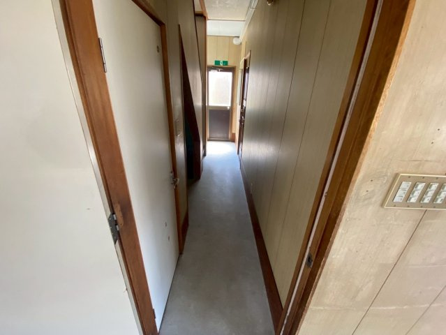 熊味町事務所店舗の内装