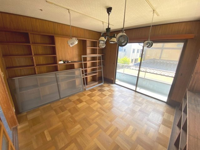 熊味町事務所店舗の内装