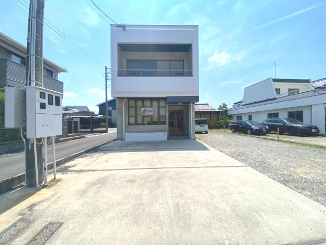 熊味町事務所店舗の駐車場