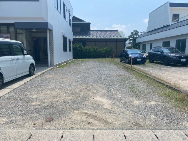 熊味町事務所店舗の駐車場