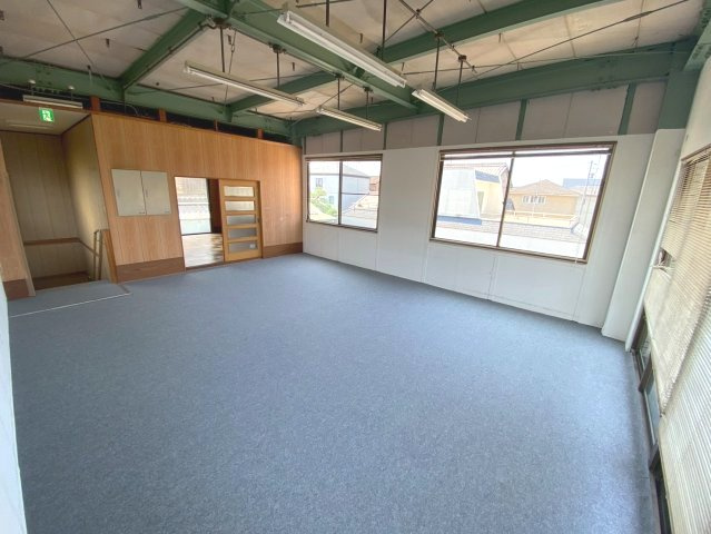 熊味町事務所店舗の内装