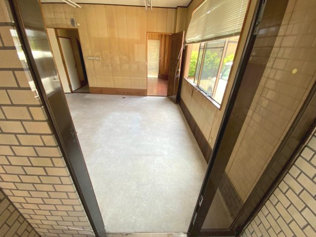 熊味町事務所店舗の内装