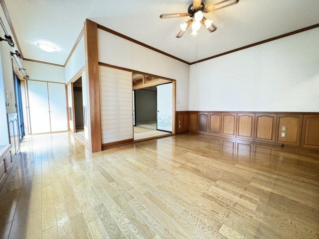 文京町三丁目中古住宅の居間・リビング|■和室と続き間タイプのリビング