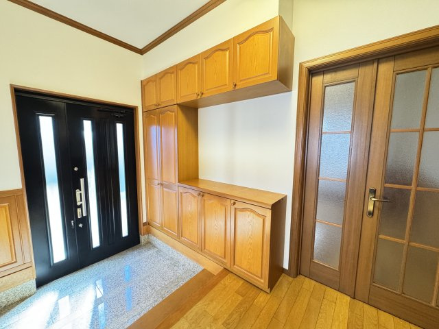 文京町三丁目中古住宅の玄関|■シューズボックスも大容量！