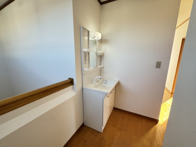 文京町三丁目中古住宅の洗面所|■2階にも洗面化粧台を設置しました