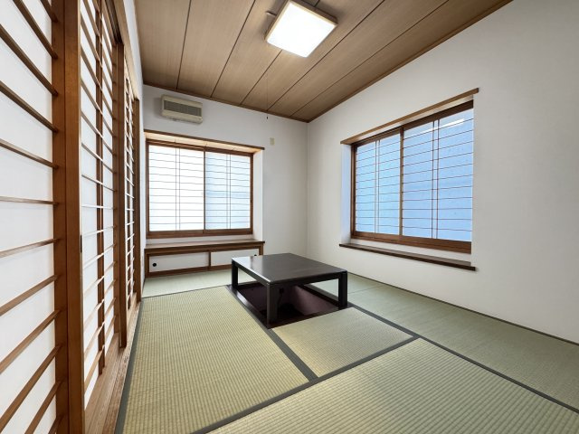 文京町三丁目中古住宅の和室|■ダイニングキッチンと続き間の和室6.0帖は掘りごたつ付き！