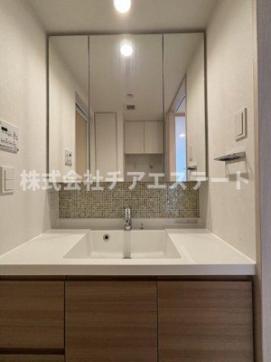 【洗面所】 | シーズンフラッツ浅草言問通り | 忙しい朝には欠かせない洗面所です