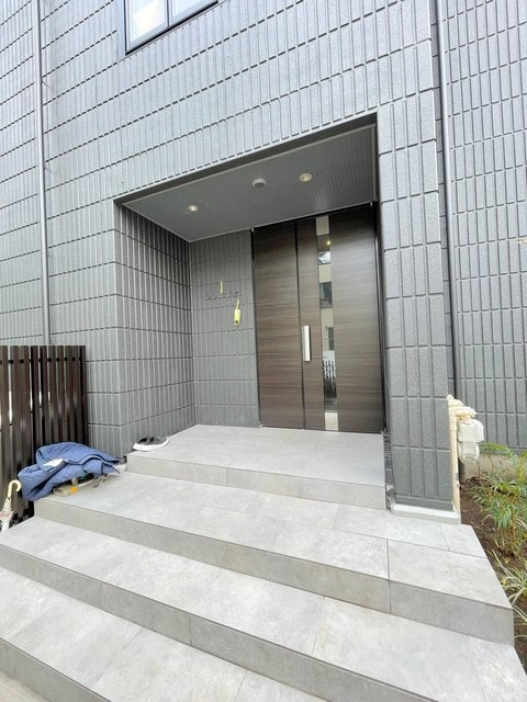 カーサ　グリジアのエントランス|オートロック付きのエントランス